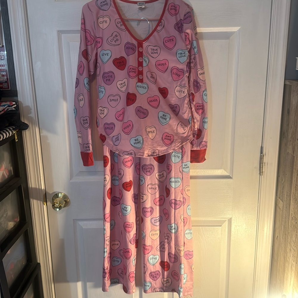 Mommy & Me valentine pajamas Adult medium, Child 3T